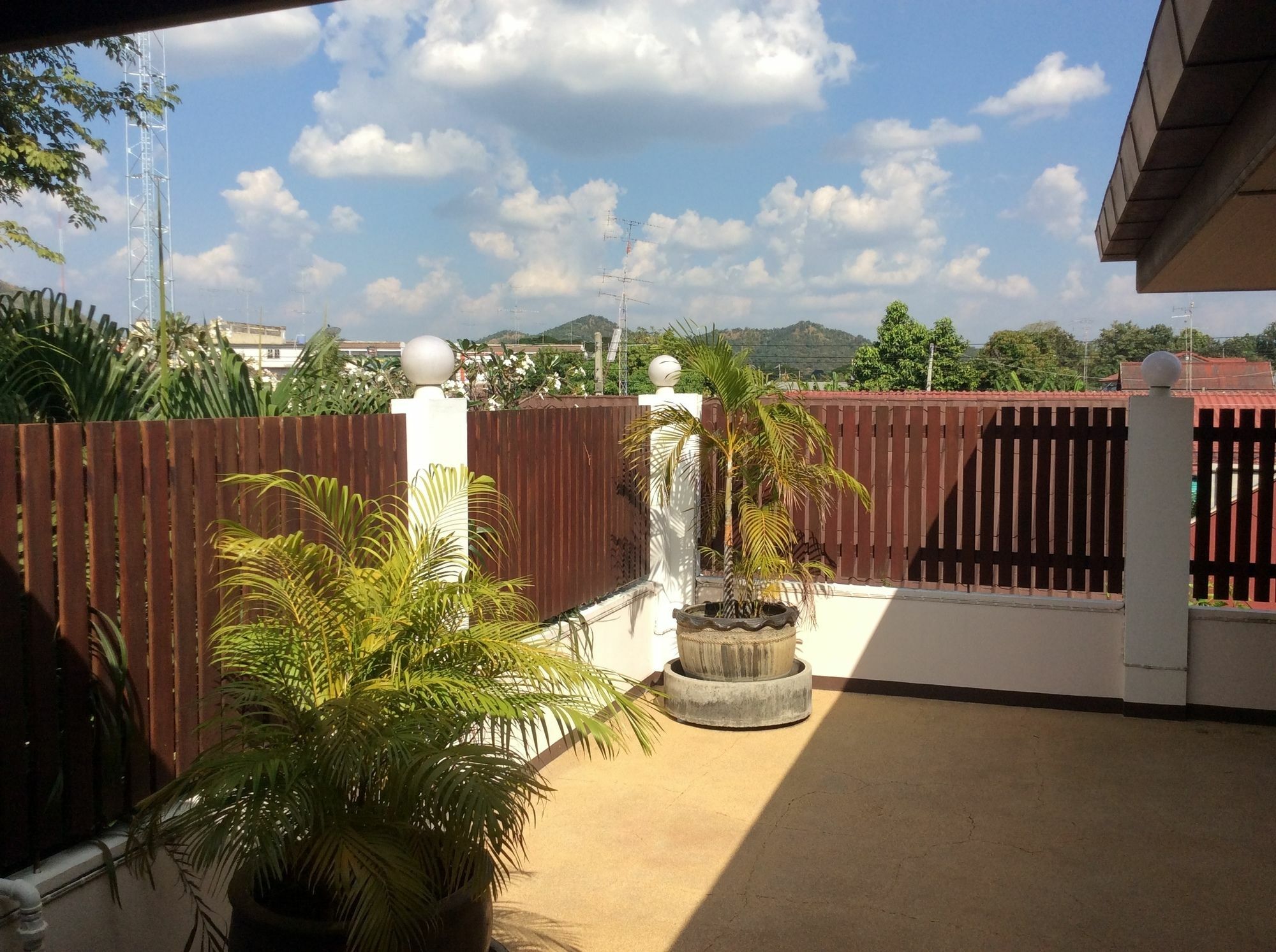 The Nine Guest House Kanchanaburi City Exterior photo