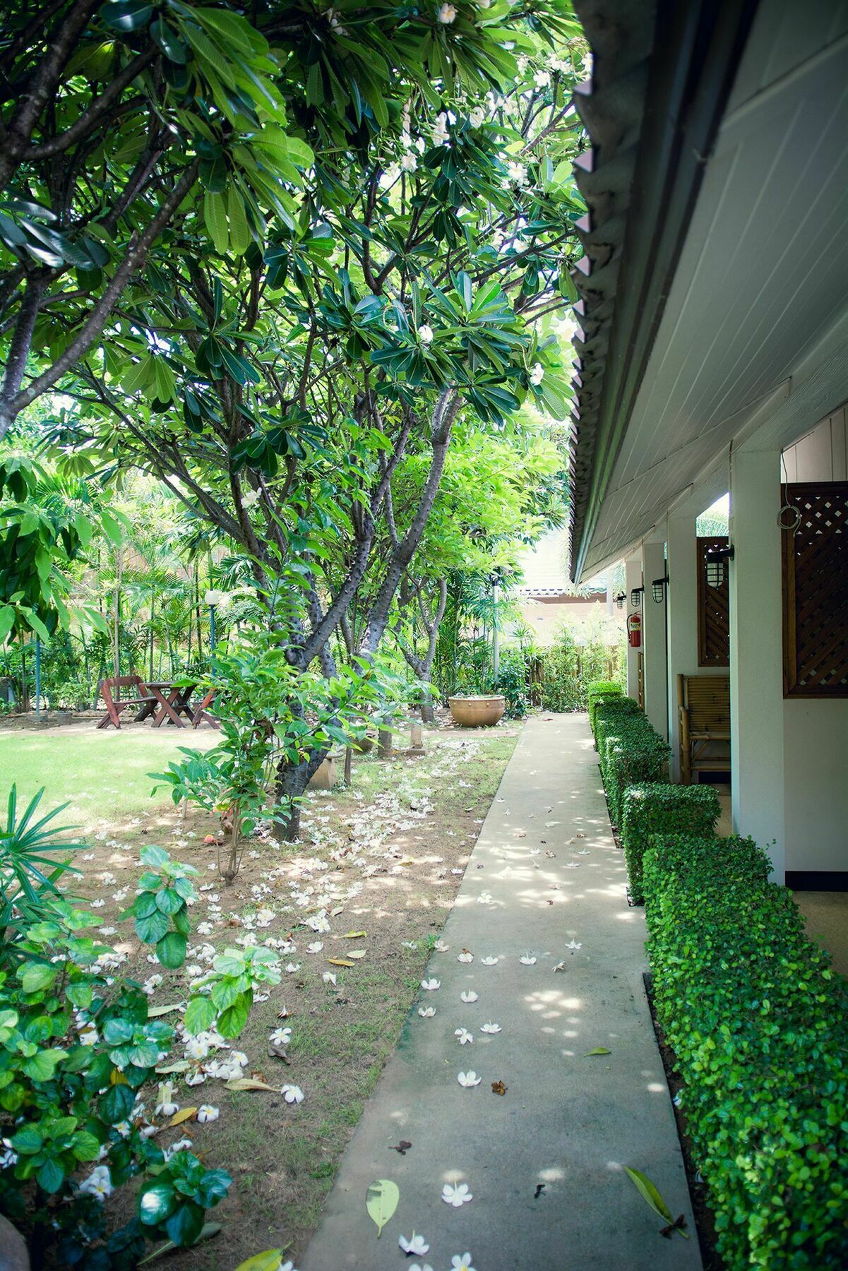 The Nine Guest House Kanchanaburi City Exterior photo
