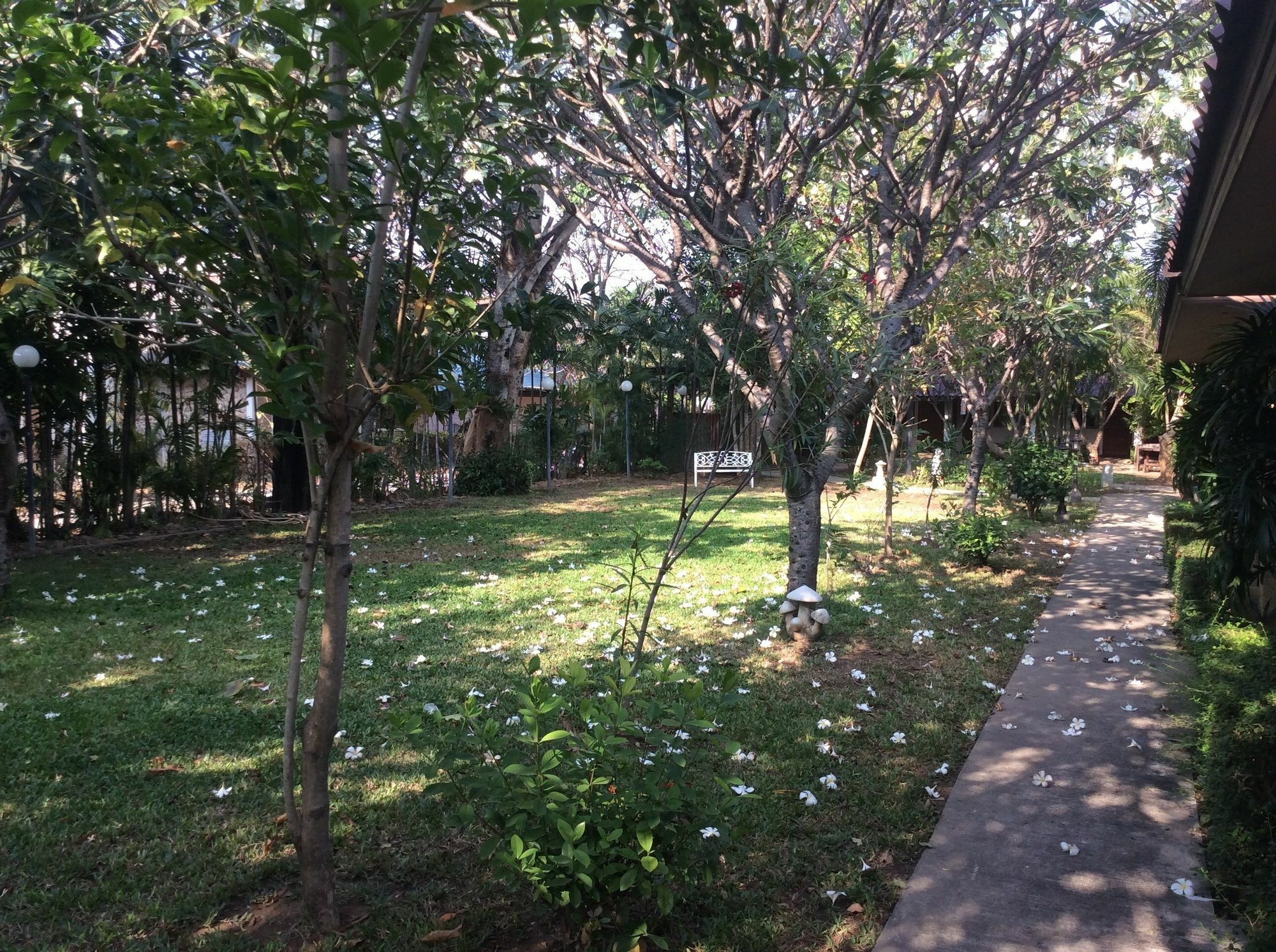 The Nine Guest House Kanchanaburi City Exterior photo